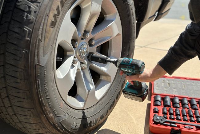 The Bob Vila Team Tests Makita Socket Sets on Cars